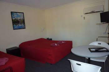 Red Chief 3* Gunnedah